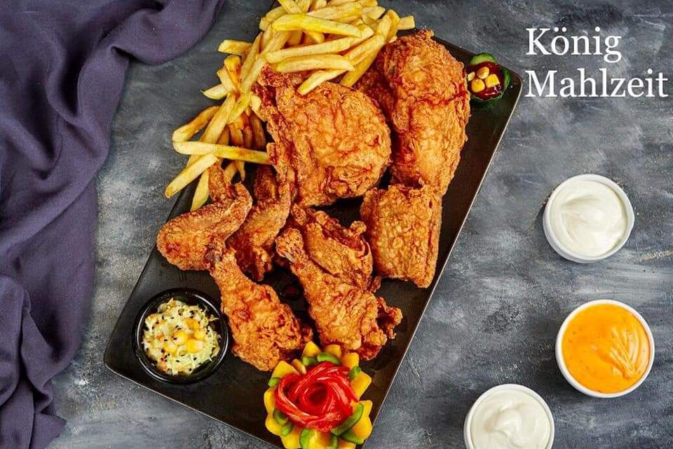 من عنا ألذ وأطيب
Bei uns schmeckt besser 