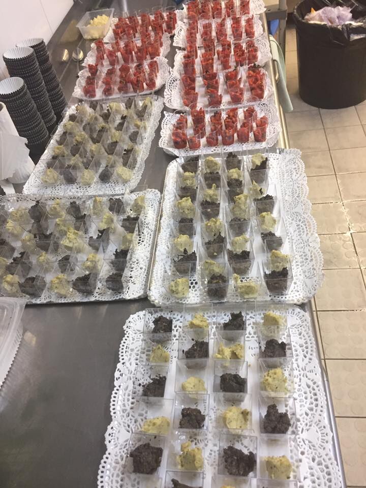 assortiment de verrines apéritives et amuse-bouche