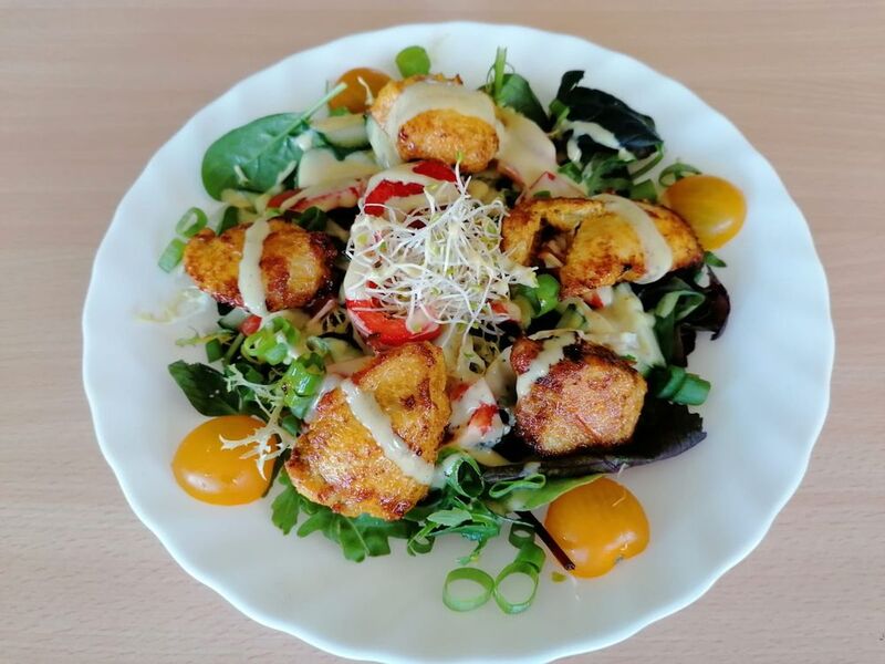 Salat mit marinierter Hähnchenbrust