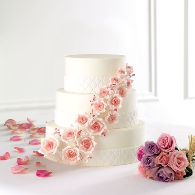 SCARLETT ROSES
Dès 4,40€ la part
Choix chocolat, vanille, noix de coco, noisette ou fraise, fine couche pâte à sucre.
