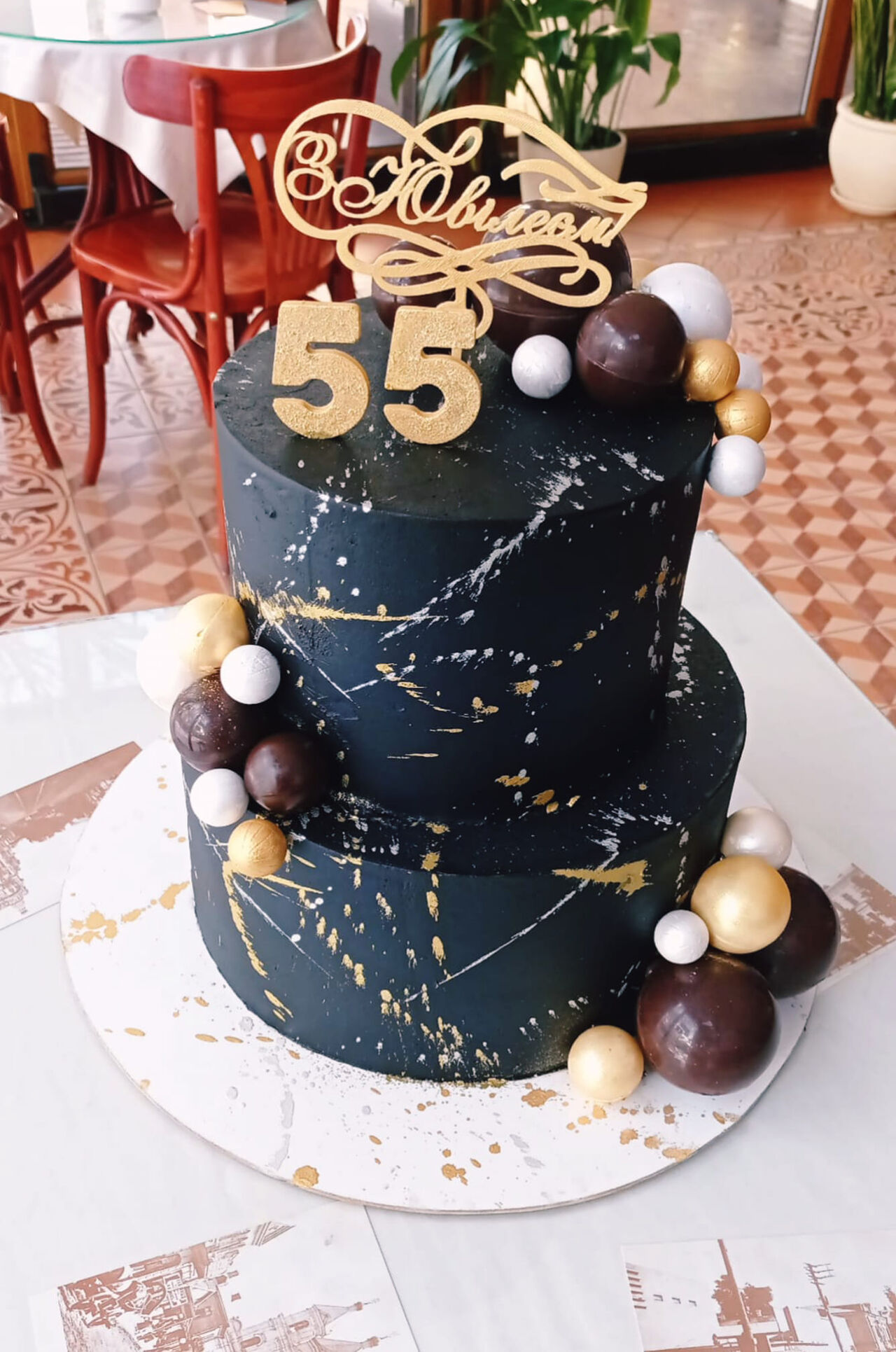 Приймаємо замовлення на торти до особливих подій у Вашому житті.