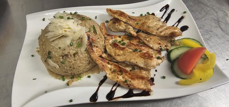 Steinpilz Risotto mit gegrilltem Hühnerfilet