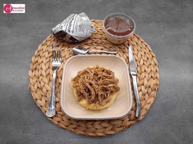 Panier repas : 1/2 wrap salade + effiloché de porc confit à la bière, écrasé de pommes de terre à l'huile d'olive + tiramisu