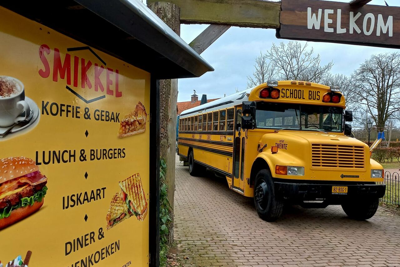 Amerikaanse schoolbus met een activiteit en lekker eten!