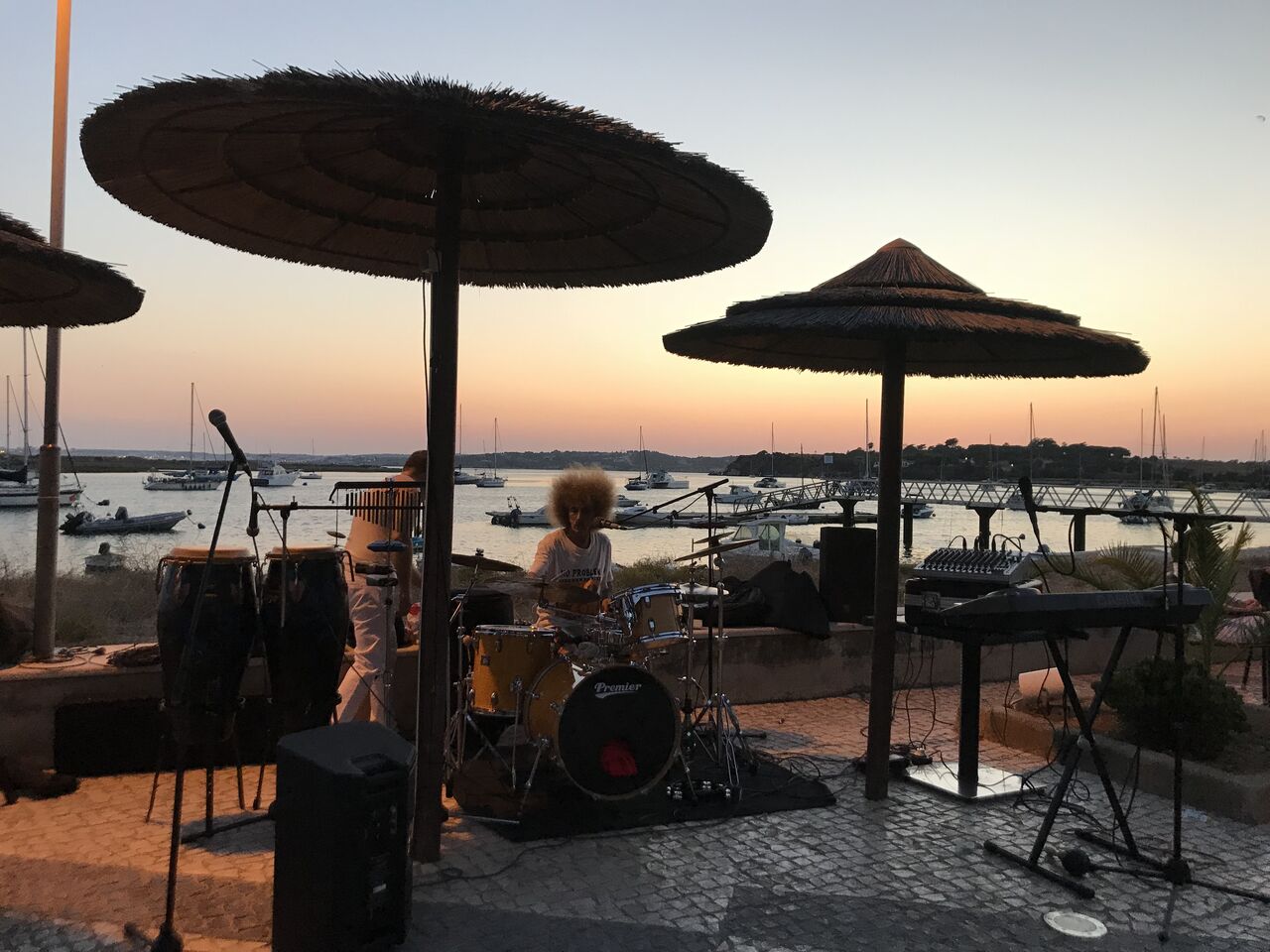 Live music ao sunset 