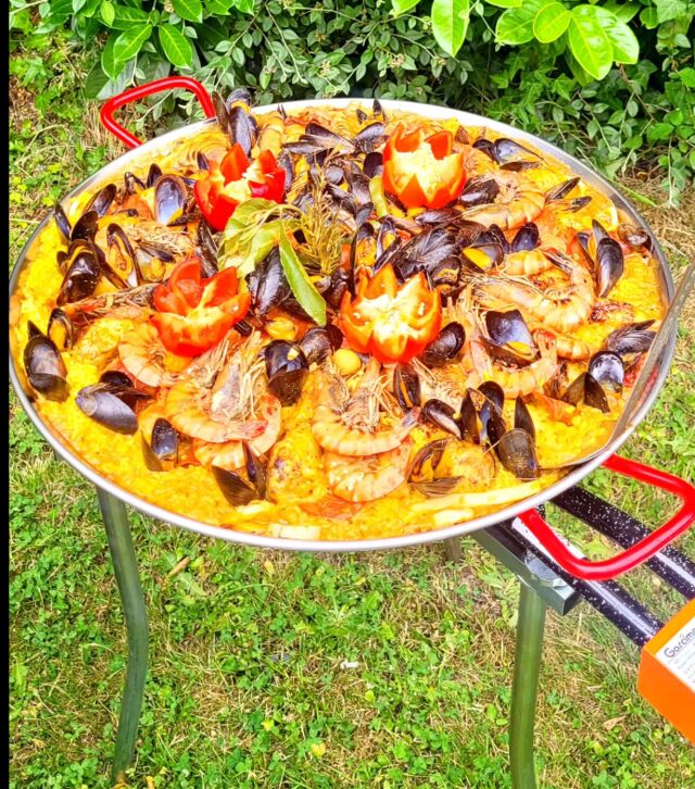 Animation Paëlla : Notre paëlla arrive directement chez vous, prête à être dégustée !