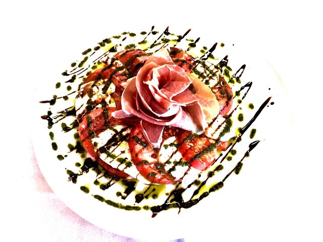 salade de tomates côtelées et buffalo mozzarella