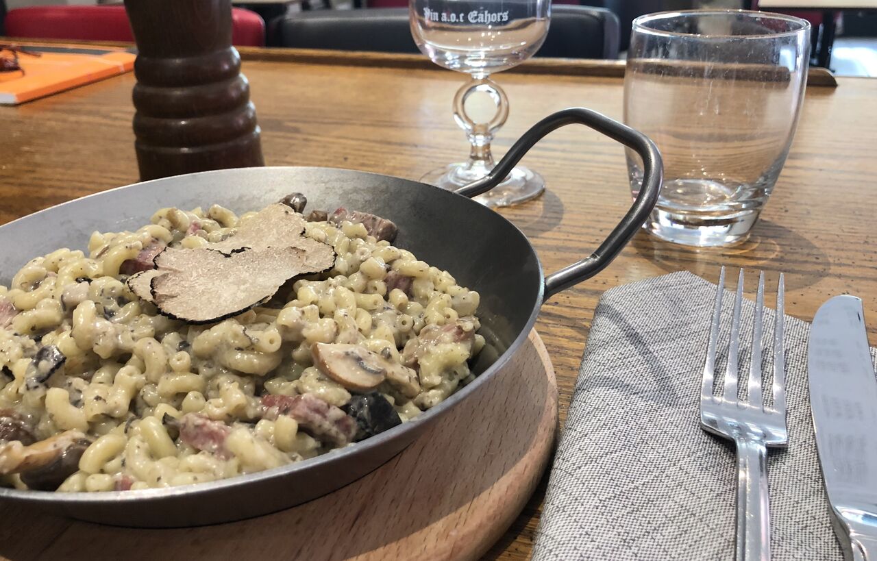 Coquillettes Jambon Truffé, Crème de Truffe et Truffe Fraiche d'été.