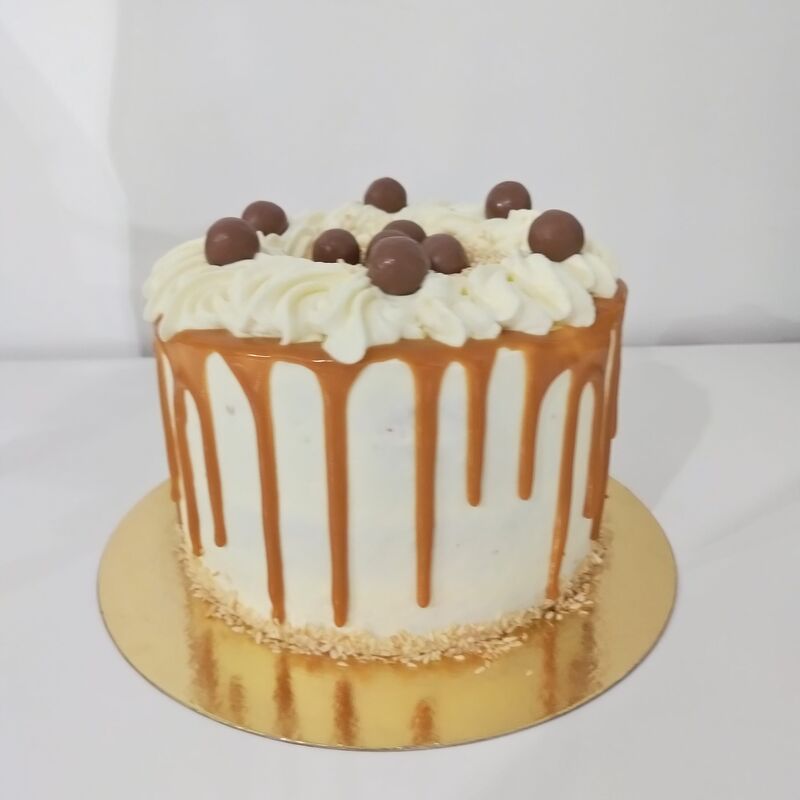 Dripping cake fourré caramel copeaux de Coco