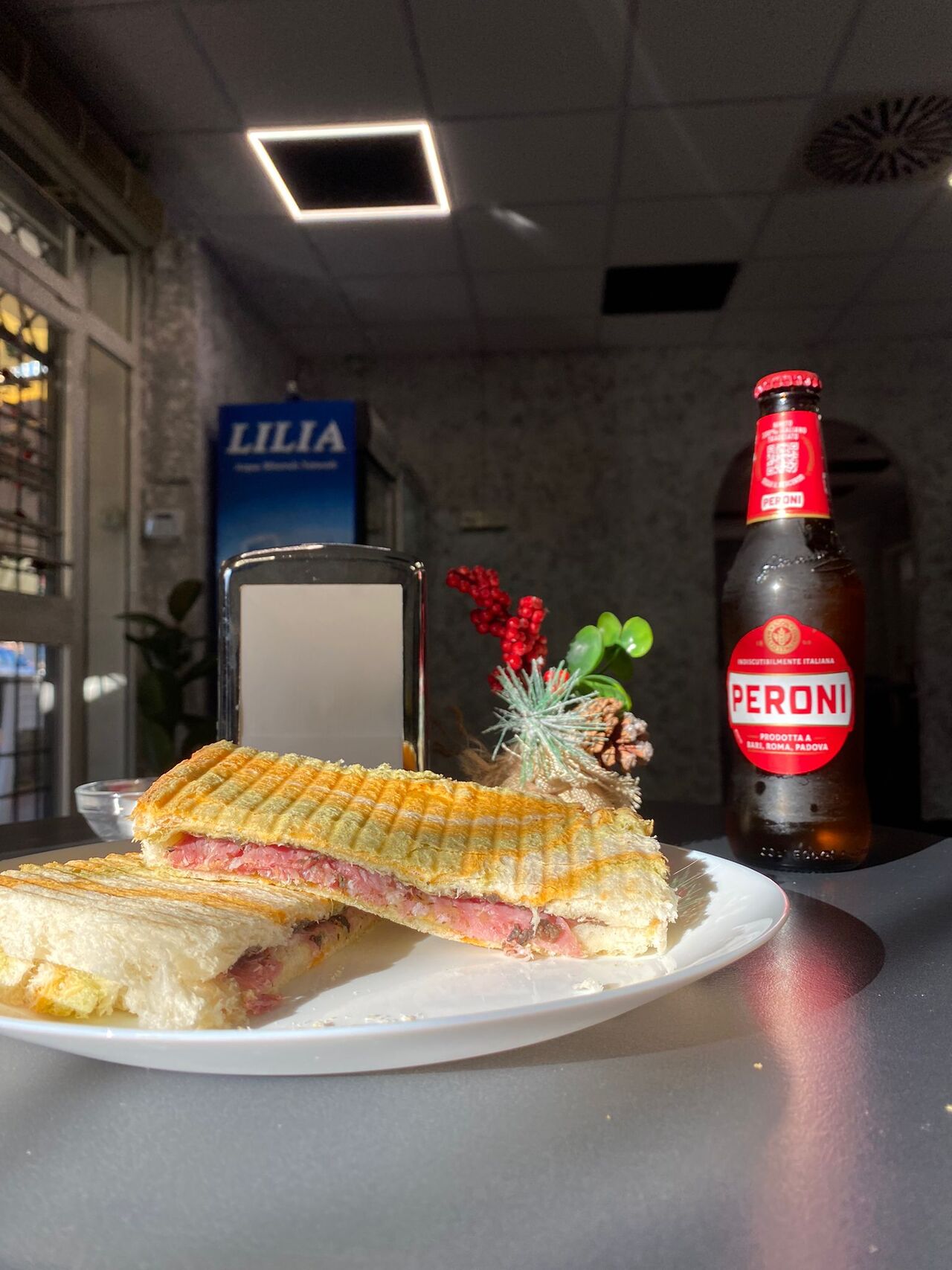 Panino con salame di cervo scamorza e tartufo nero!
