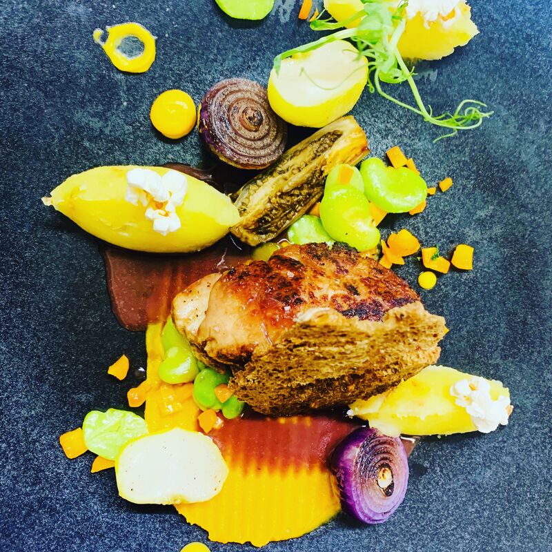 Ris de veau meunière, petits légumes glacés et écrasé de pomme de terre à la cébette