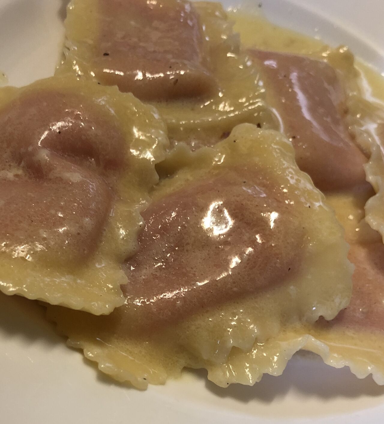 Rote Beete-Ravioli in Buttersauce