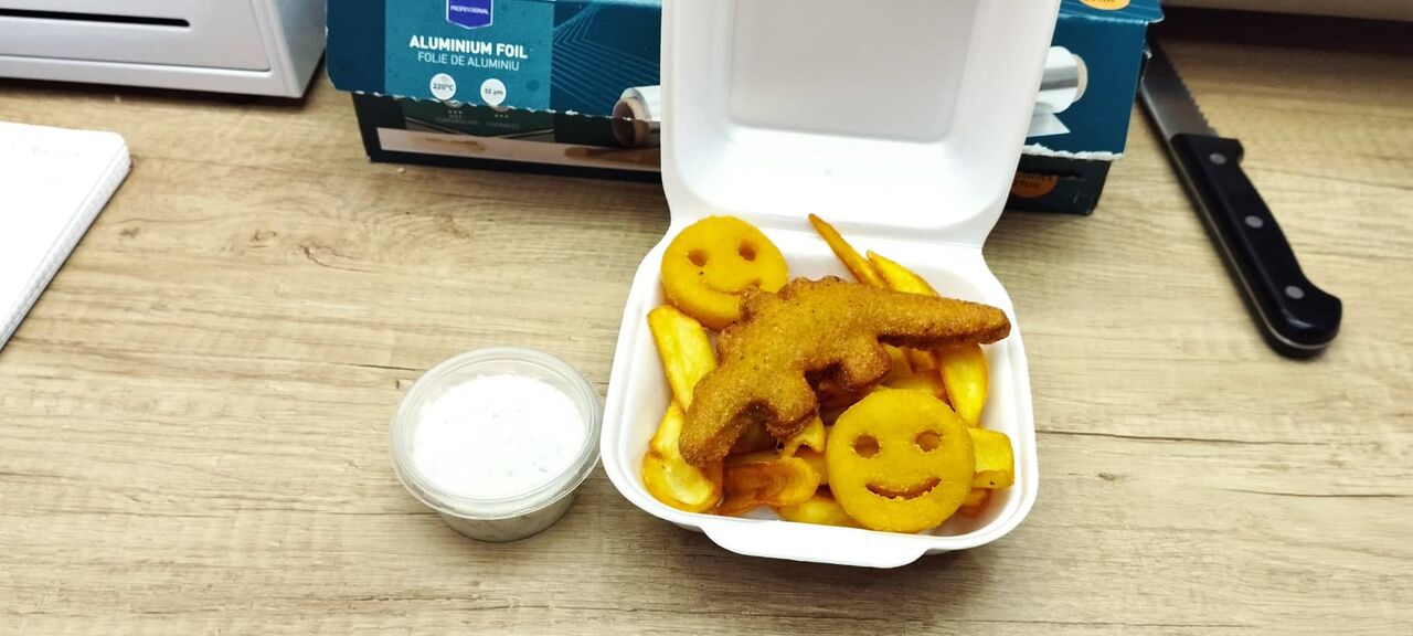  Dínós fasírt mosolygósburgonyával (ajándék ivólé + mártás) 