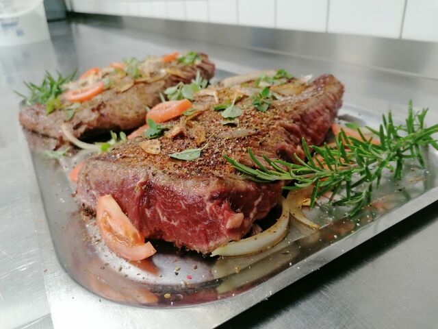 Rinderroastbeef vorbereitet 