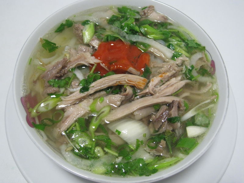 Bandnudeln Suppe mit Hühner- oder Rindfleisch