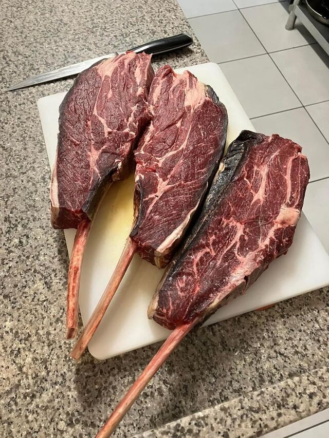 Tomahawk de bœuf charolais maturer 