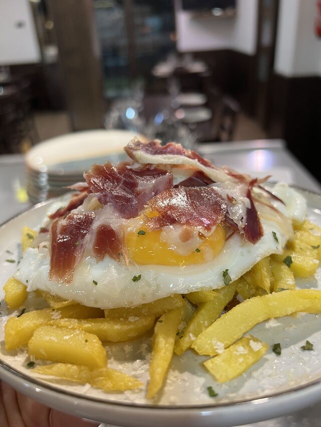 Huevos Rotos con jamón Iberico