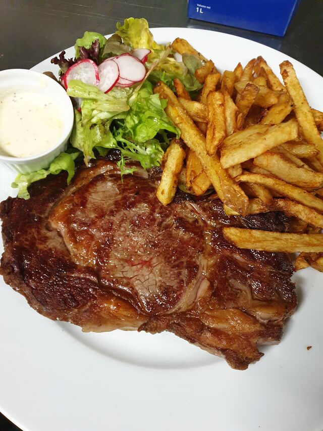 La Magnifique entrecôte 350 gr et ses frites maison
