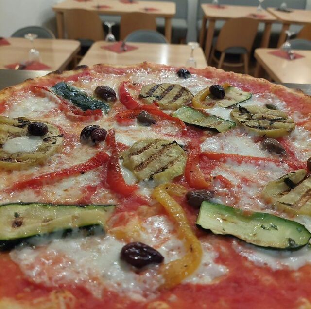 Pizza con le verdure grigliate
