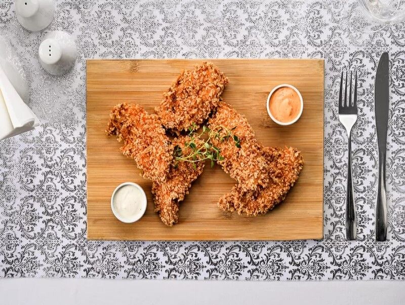 Chrupiące stripsy z kurczaka sosy Crispy chicken strips sauces 5 pcs Alergeny (1,3,7) 20 zł