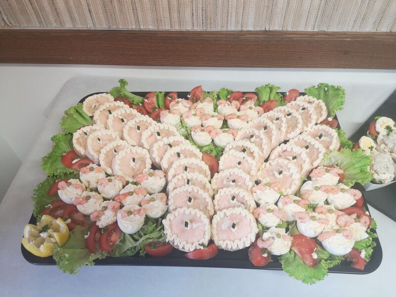 Médaillons de saumon frais maison et son œuf. 