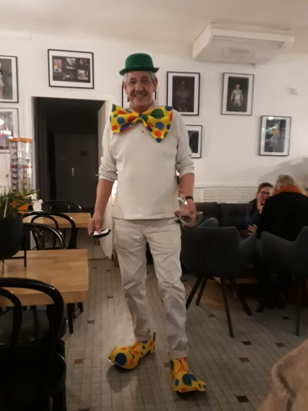 Clown ou barman ?