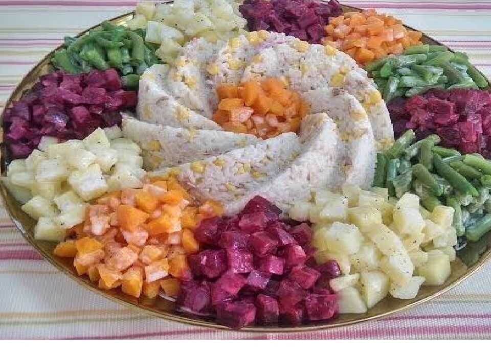 Salade Royal 8 € la part
(Légumes cuits à la vapeur, persil, huile d'olive + œufs dures)