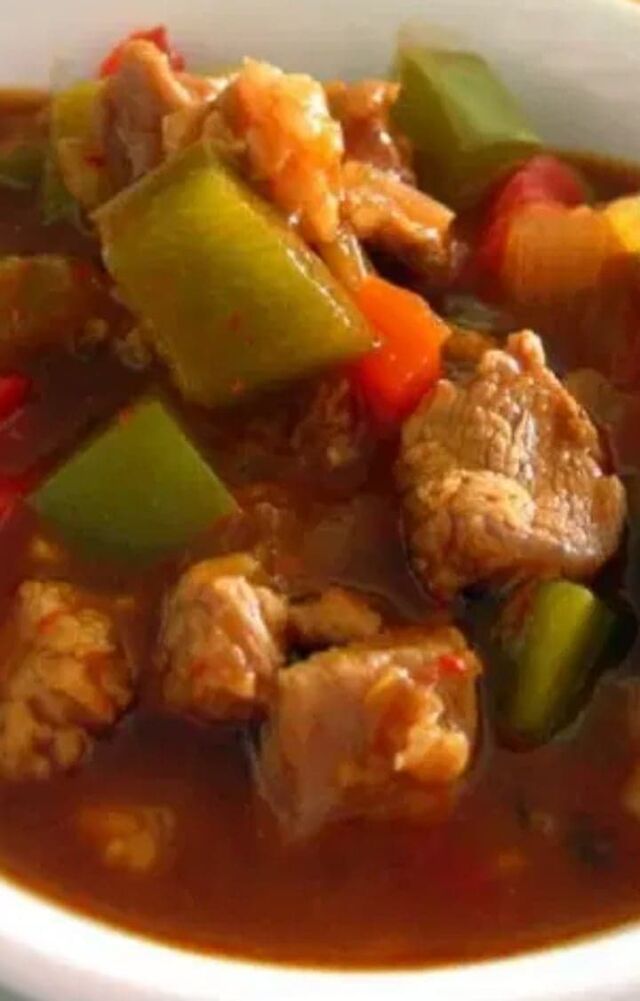 AXOA BASQUE 14€00 la part Veau, poivrons, piments doux, tomates....