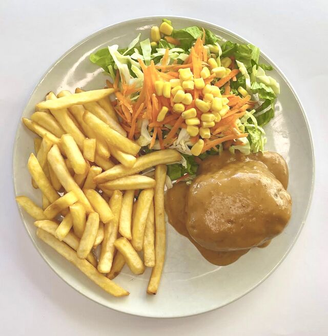 Gehakt Bal met friet en Satesaus