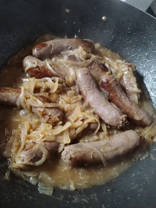 Diots cuisinés vin blanc oignons 