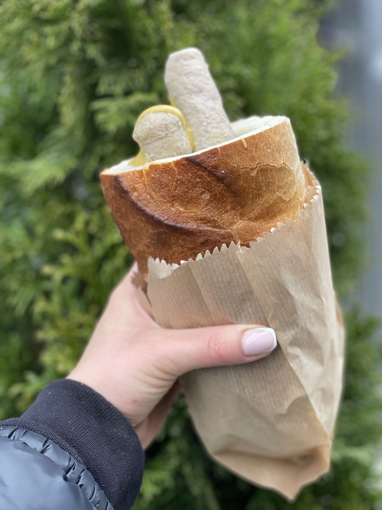 HOT DOG LESZCZYŃSKI
2 KIEŁBASKI LESZCZYŃSKIE
KLASYCZNIE PODAWANY Z MUSZTARDĄ