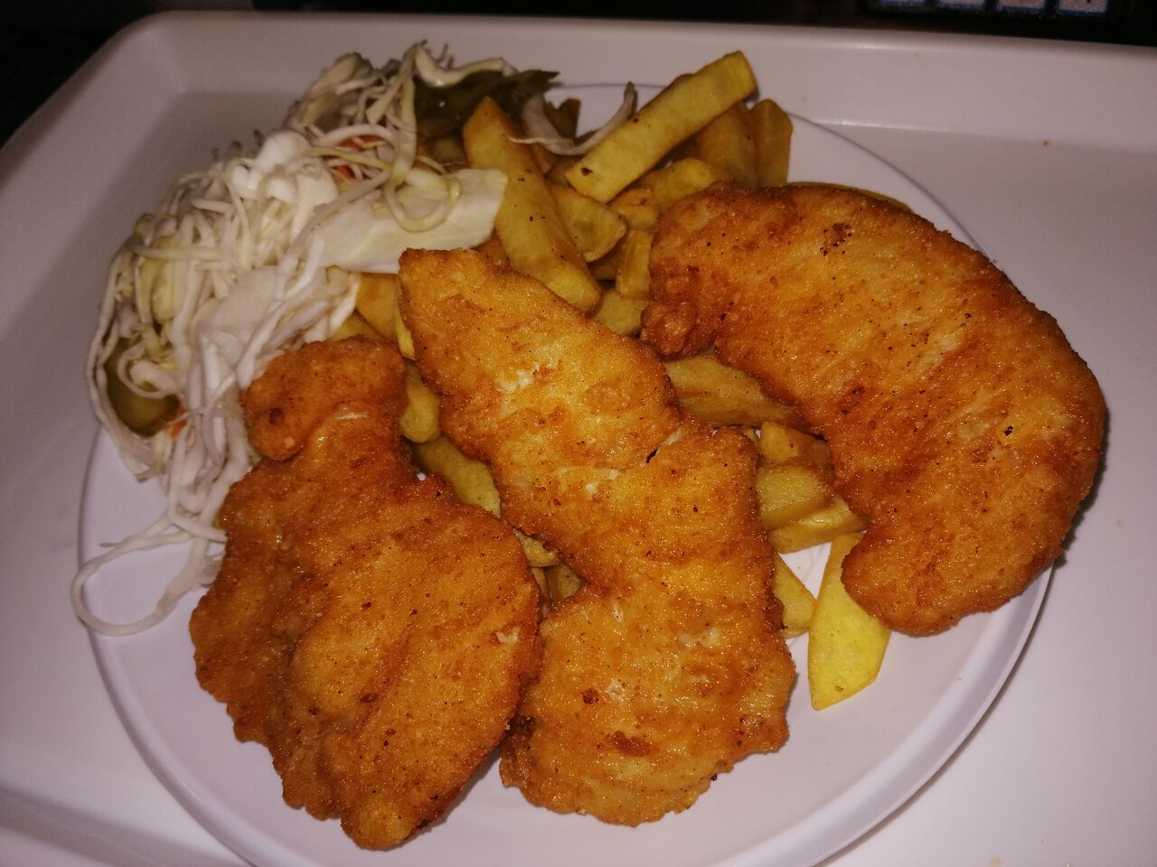 Kentucky csirkemell, körettel és vitaminsalátával 2490ft 