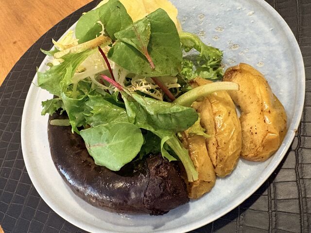Boudin noir aux oignons, écrasé de pommes de terre