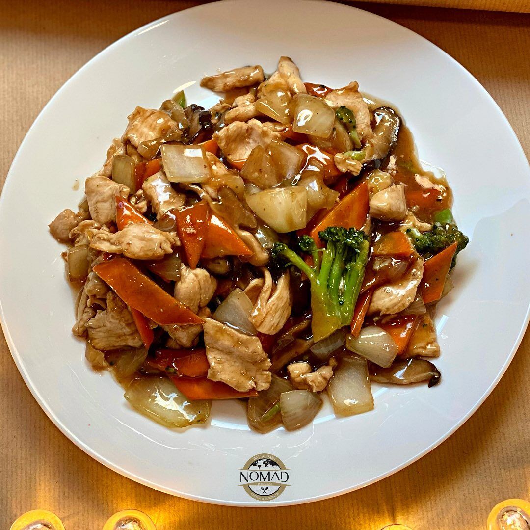 Broccoli este una dintre cele mai nutritive legume, cei ce îl mănâncă beneficiind de numeroase vitamine. Tu l-ai încercat? 🥢