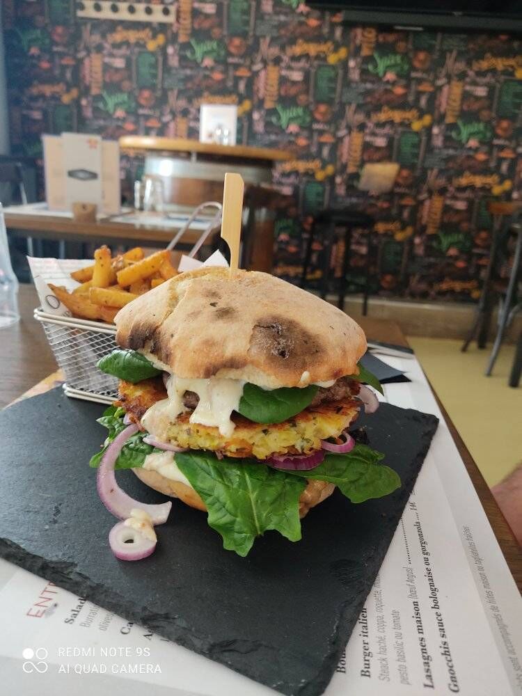 Le burger Forestier ! Steak Angus, Galette de pomme de terre, Champignons forestier, Sauce aux champignons, Epinards