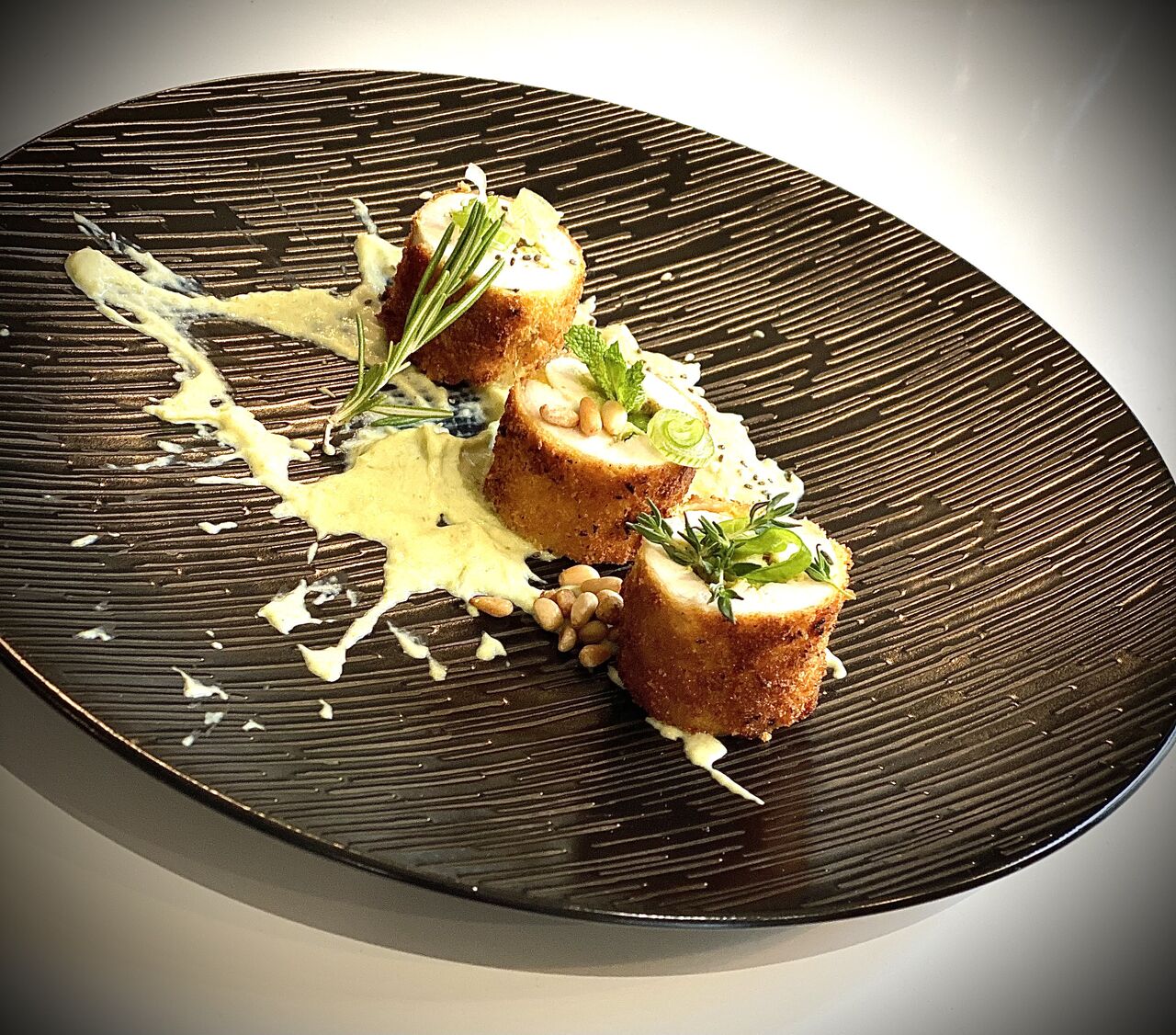 Médaillons de volaille cuit en basse température farcie à la crème d'asperge (Entrée)