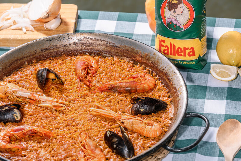 La paella de marisco o marinera, no puede faltar si estamos tan cerca del mar. Sin duda un plato emblemático y sobresaliente...