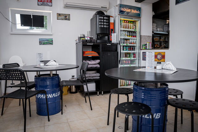 Gyros - Grill - Sültek - Szendvicsek - Köretek - Saláták - Desszert - Üdítő - Kávé - Tea