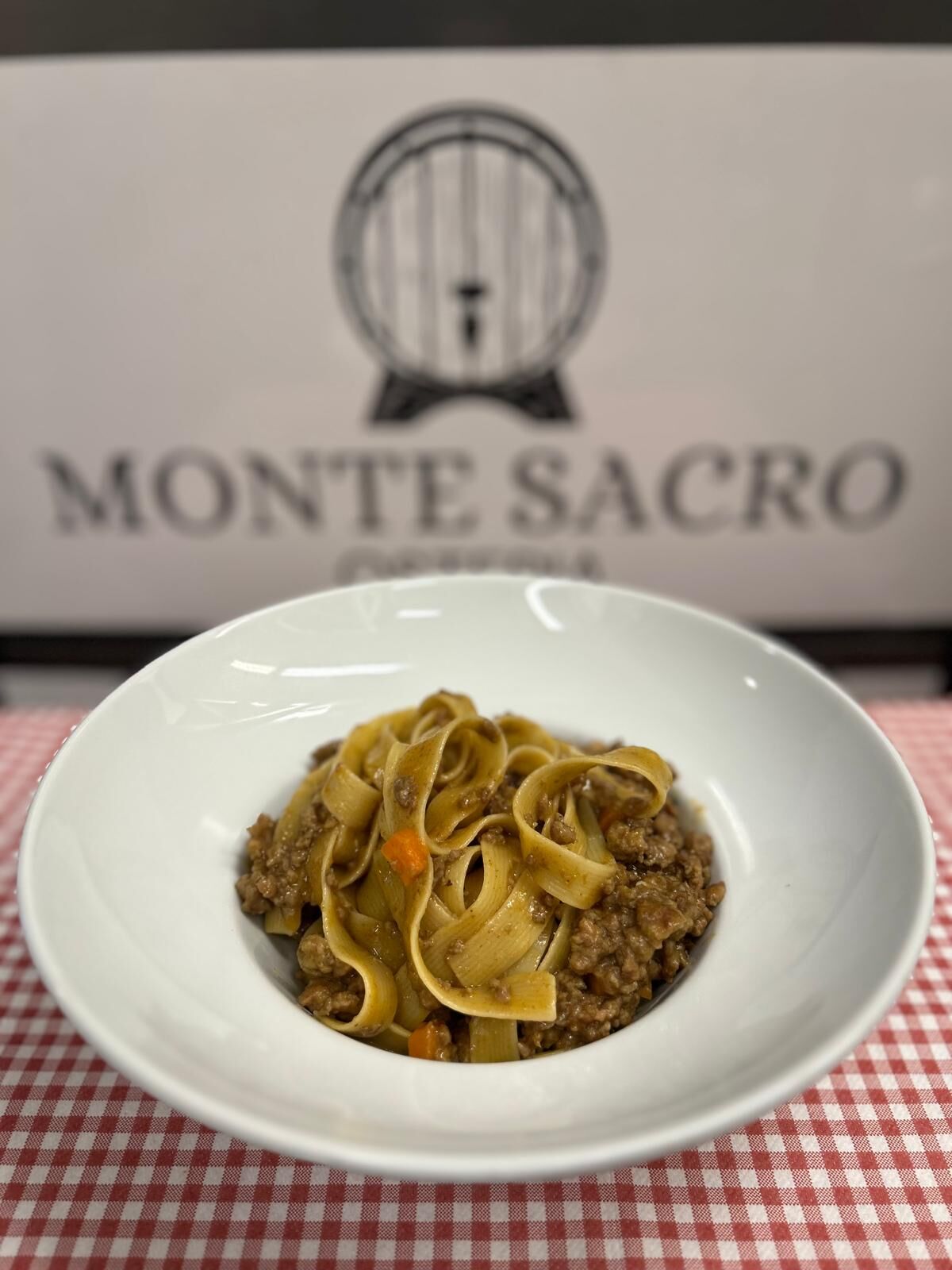 Tagliatelle mono grano con ragù di coniglio di Carmagnola