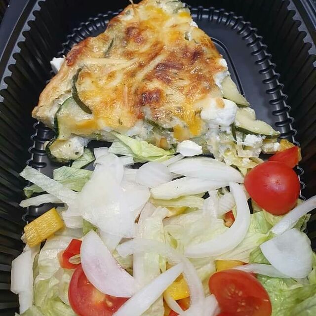 Quiche de Calabacín con ensalada.