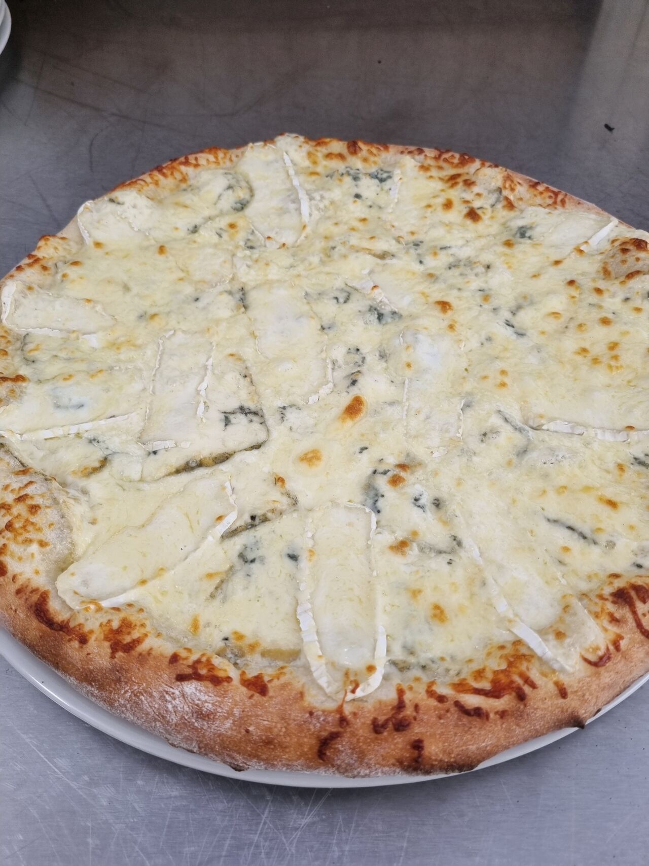 4 druhy sýrů pizza - 229,-Kč