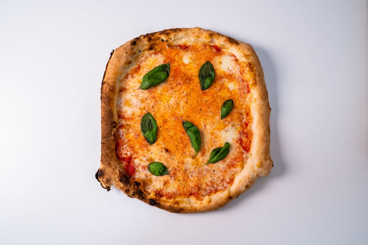 PIZZA MARGUERITHA.
