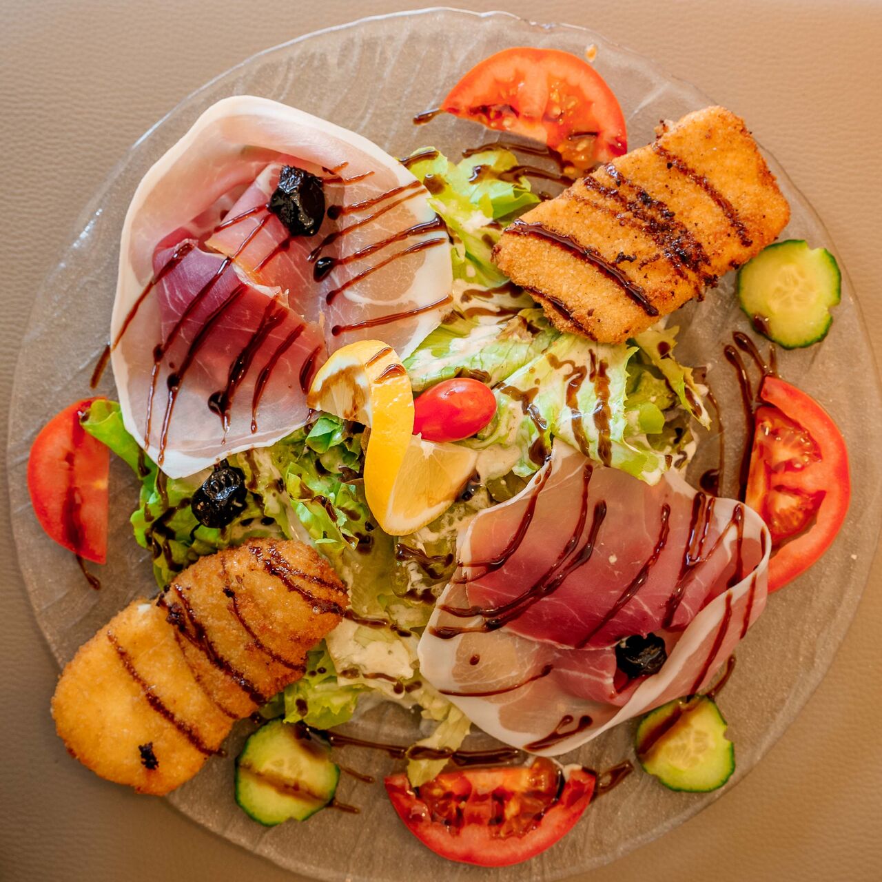 Salade Mozzarella Panée 