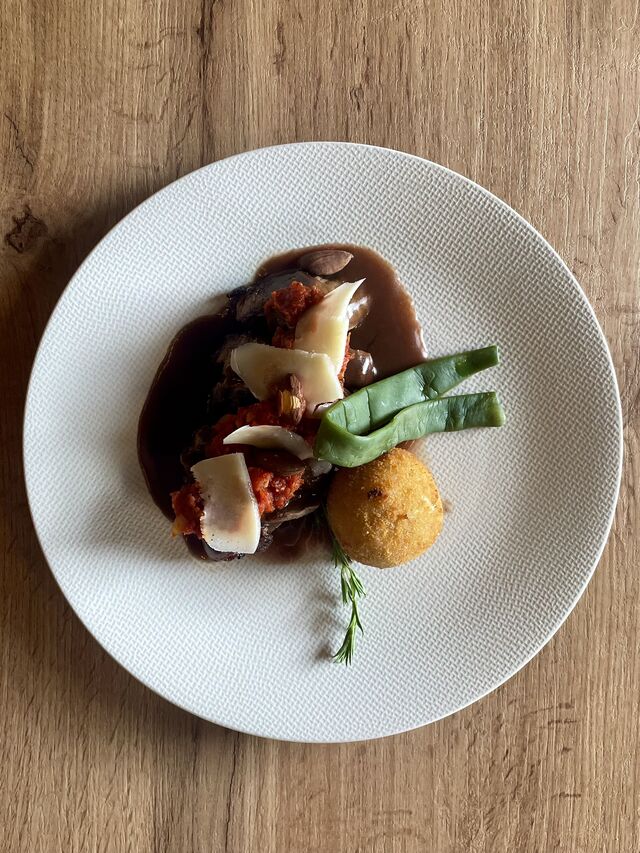 Tagliata de boeuf Angus, tomates cuisinées et arancini