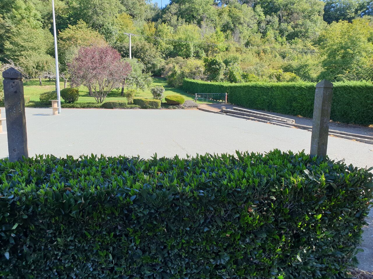 Jeux de Boules Lyonnaises. Possibilité de jouer à la pétanque...