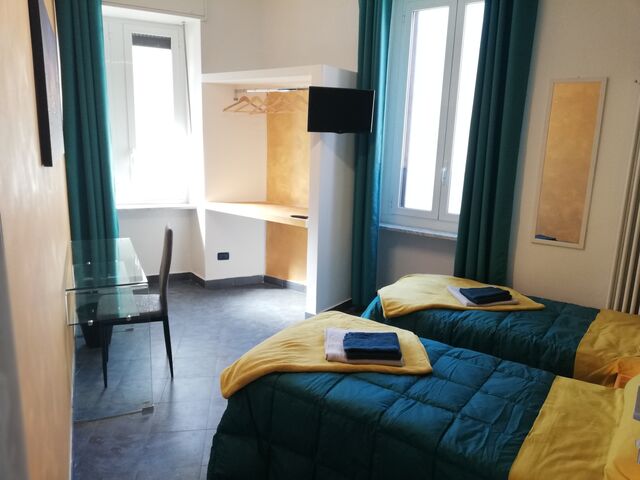 Camera Castello
Singola con bagno in comune 25 €
Doppia con bagno in comune 35 €
2.30 tasse di soggiorno
Colazione inclusa