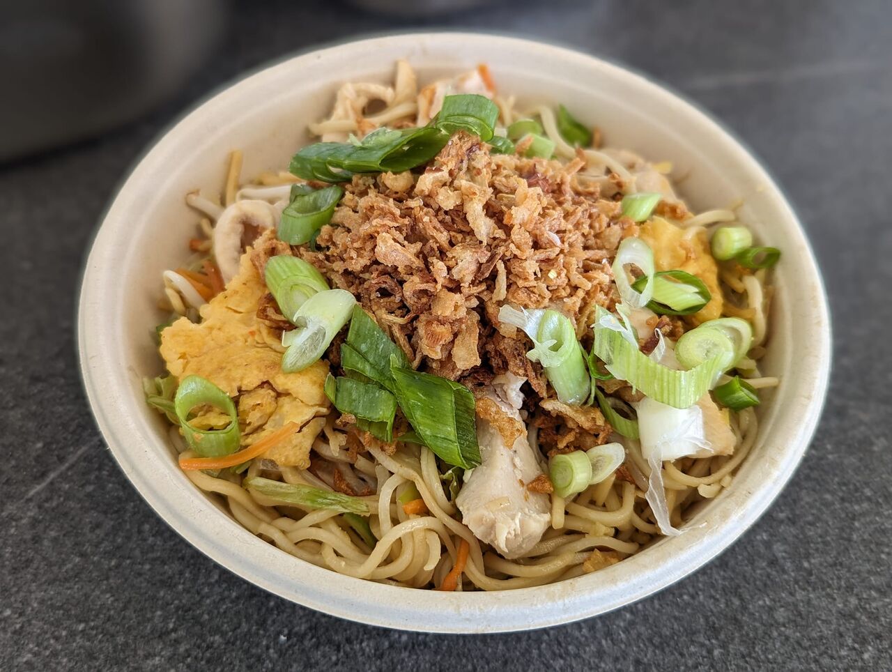 gebratene Nudeln mit Huhn