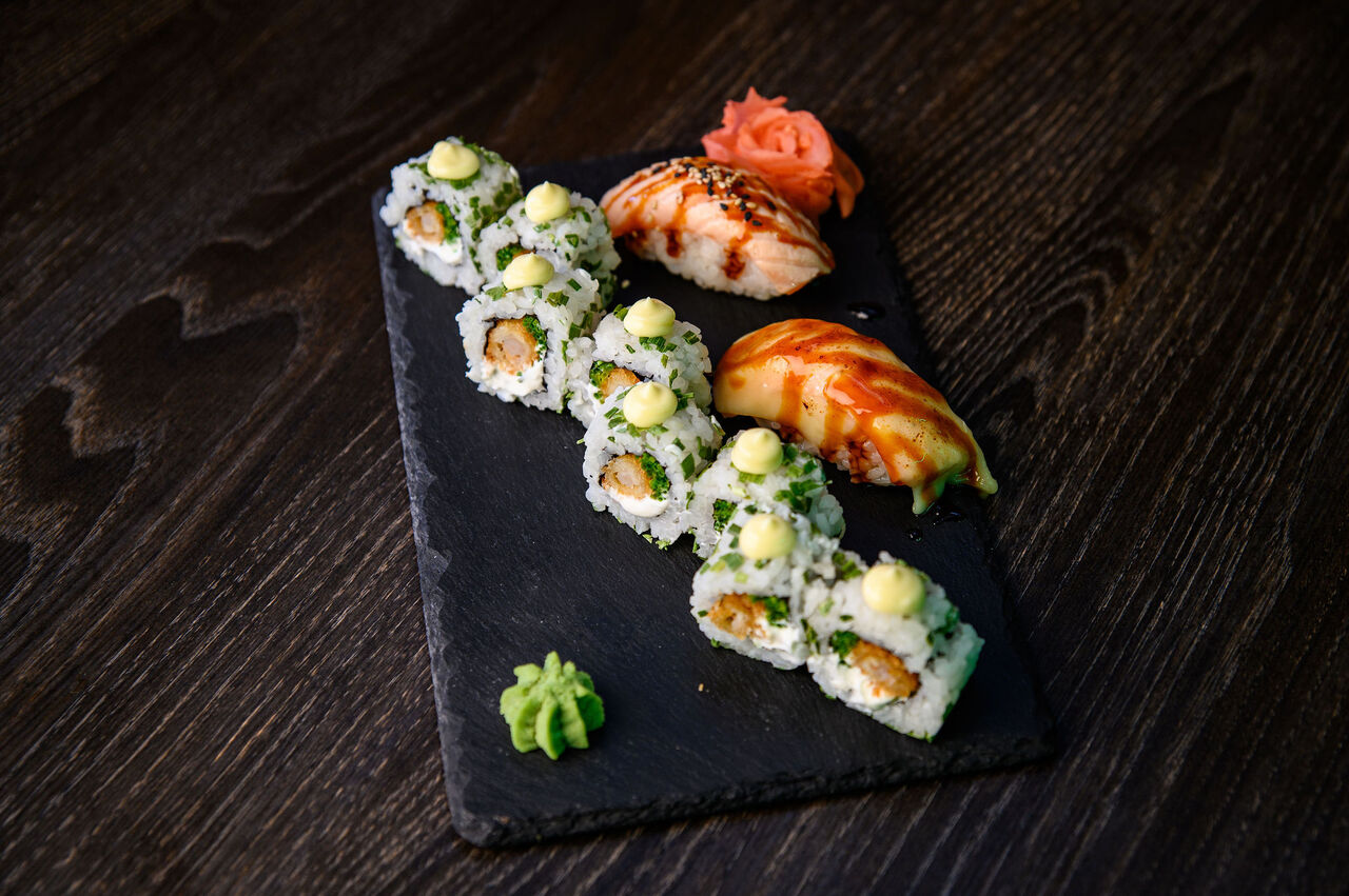 Makiko roll + 2 db nigiri