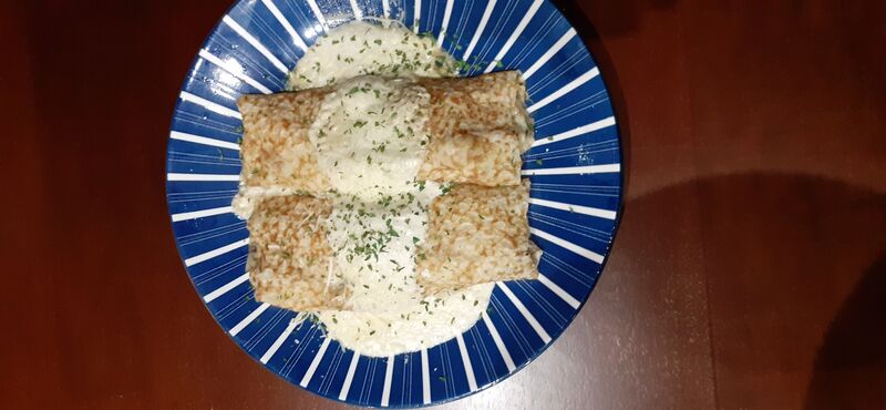 Crepes rellenos de beacon y campiñones