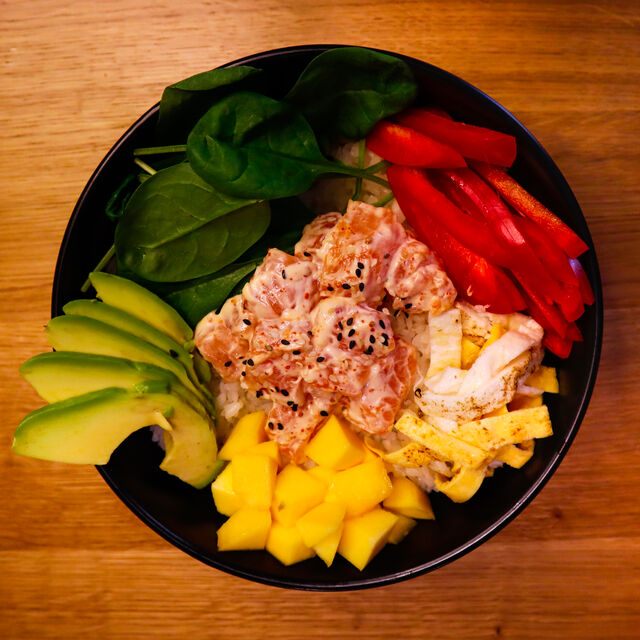 BOWL ŁOSOŚ SPICY MAYO